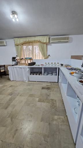 عکس هتل نمونه جهانگردی انزلی