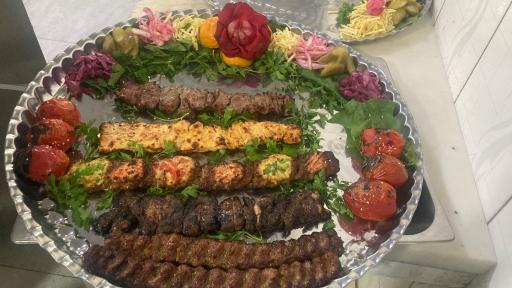 رستوران باغ همایون گرمسار