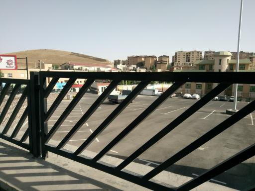 عکس پارکینگ عمومی بهار