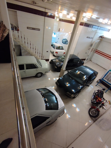 عکس نمایشگاه اتومبیل میثم پیرزادی