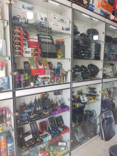 عکس فروشگاه تزئینات اتومبیل یاس اسپرت