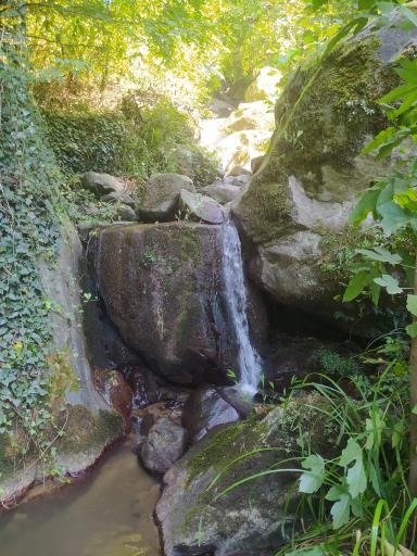 عکس آبشار طبیعی دیوشل 