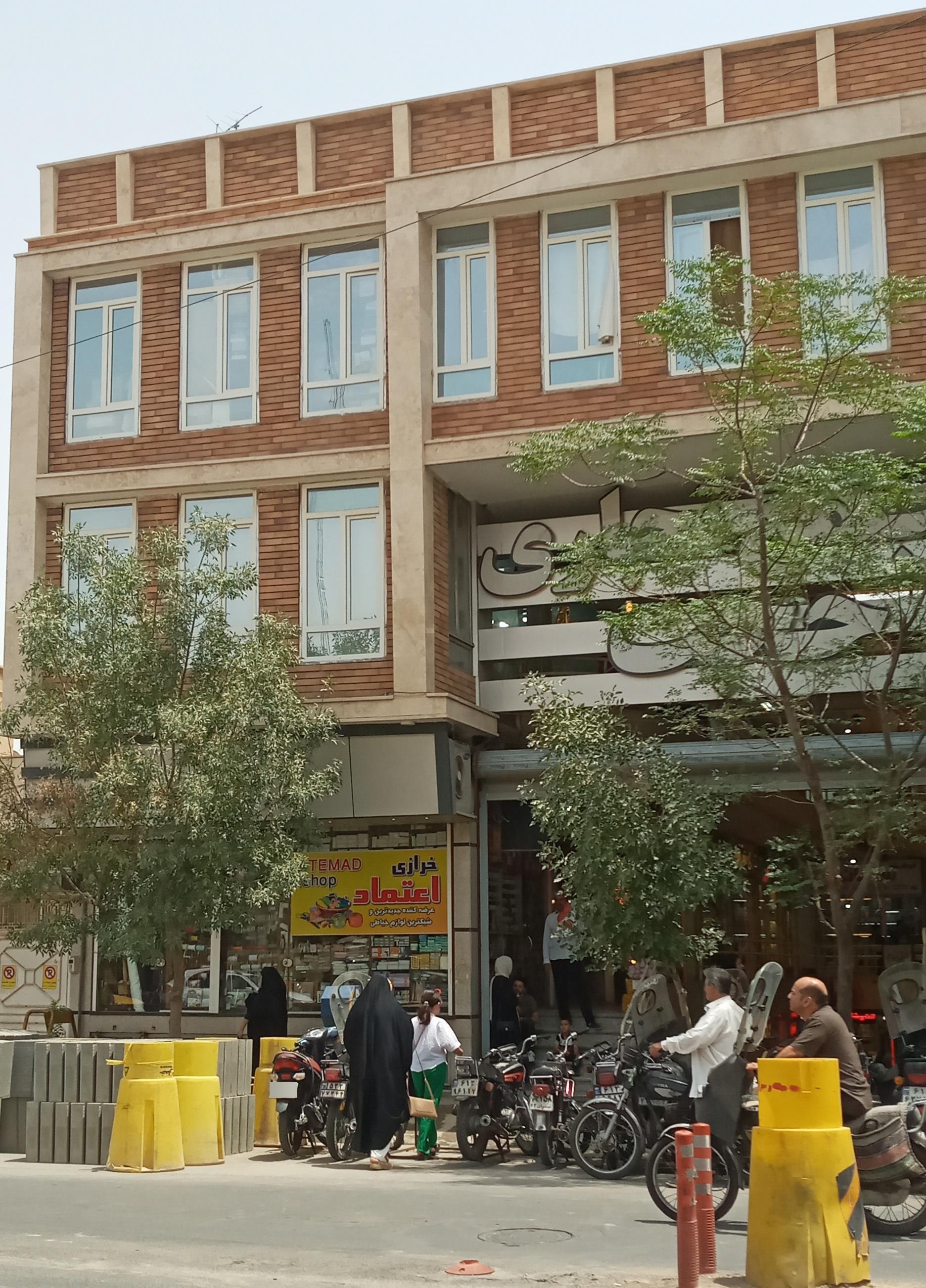 عکس خرازی اعتماد