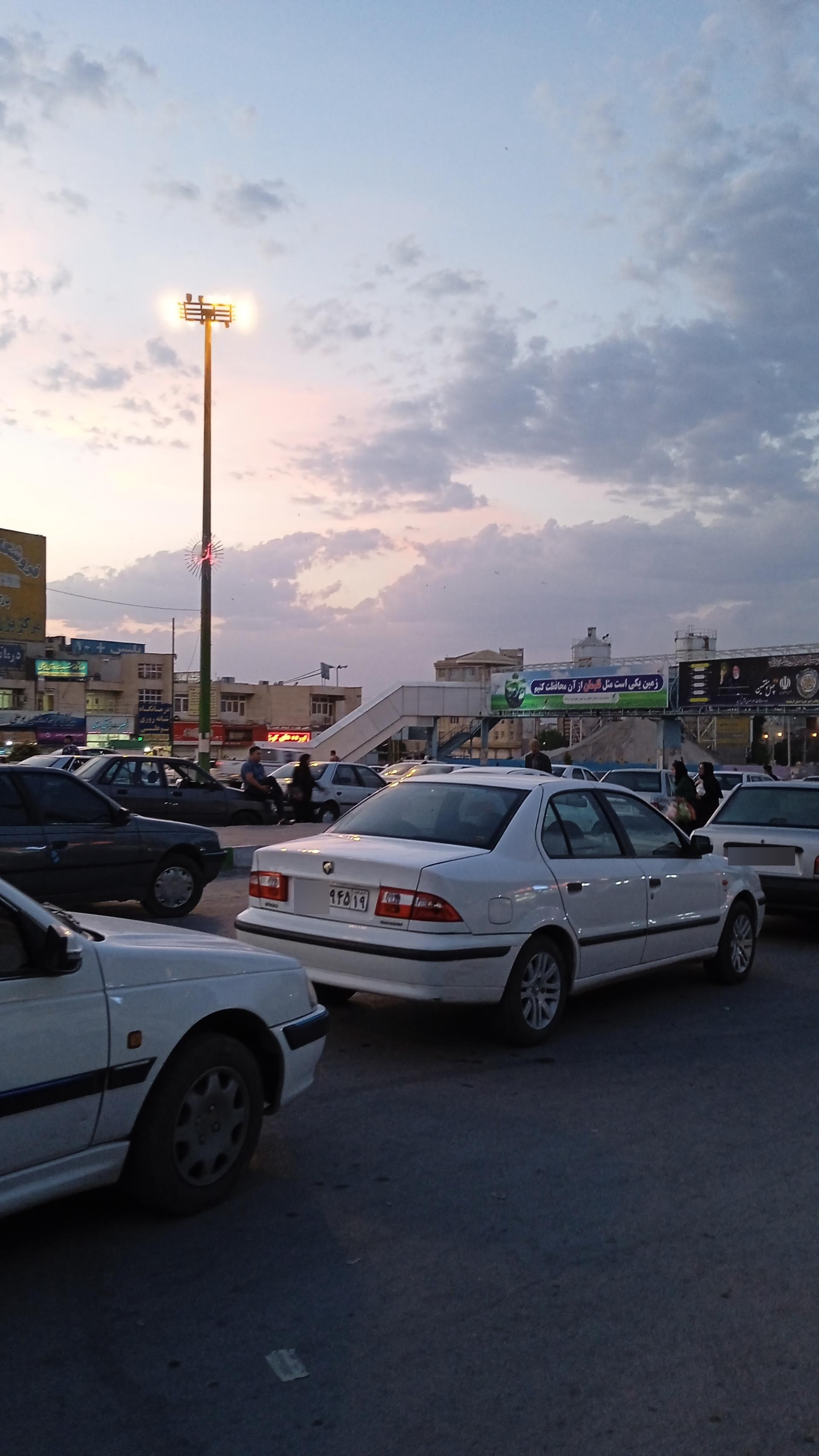 عکس پل هوایی عابر پیاده میدان آزادی