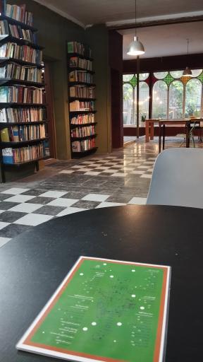 عکس کافه کتاب هزارتو 