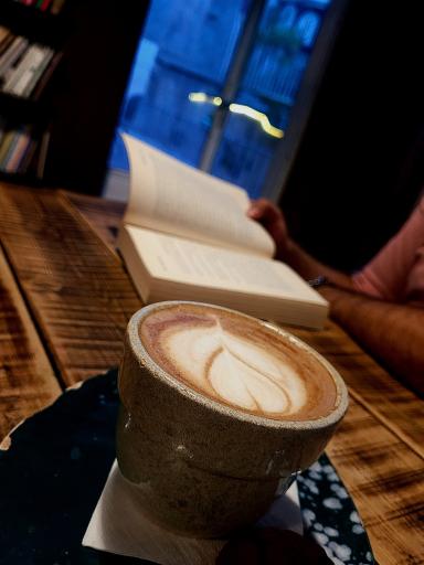 عکس کافه کتاب هزارتو 