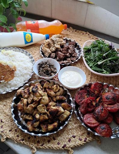 تهیه‌غذا و بیرون‌بر مادر