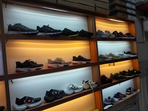 عکس کفش اسپرت خراسان