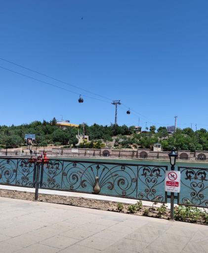 عکس ایستگاه تله کابین عینالی