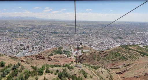 عکس ایستگاه تله کابین عینالی