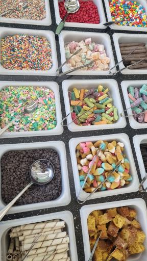 عکس ماست بستنی یوگوبار