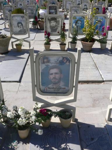 عکس مزار شهید داریوش نویم