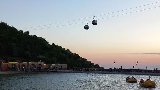 عکس ایستگاه تله کابین عینالی