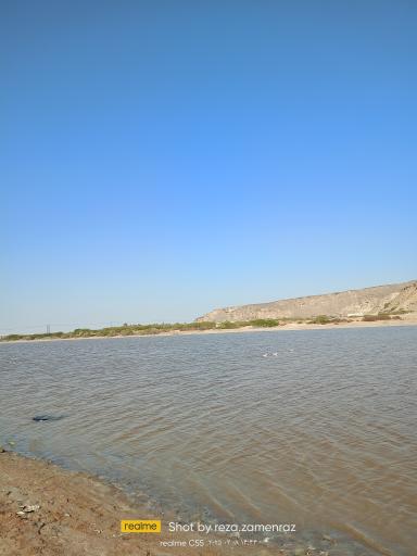 عکس دریاچه صورتی (تالاب لیپار)