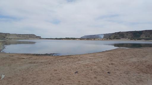 عکس دریاچه صورتی (تالاب لیپار)