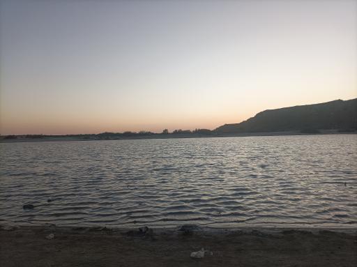 عکس دریاچه صورتی (تالاب لیپار)