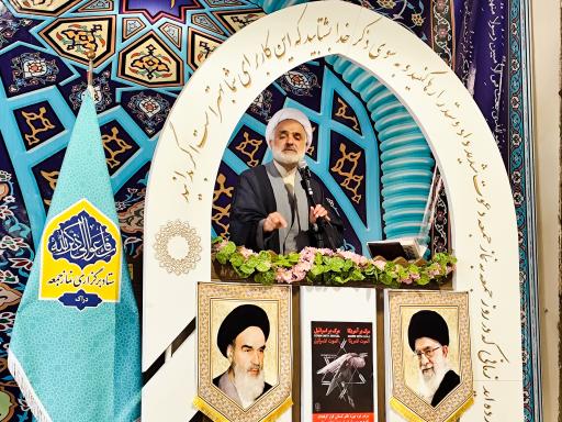 عکس مصلی نماز جمعه گویم 