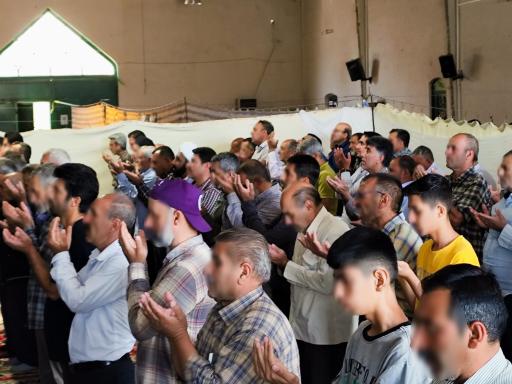 عکس مصلی نماز جمعه گویم 