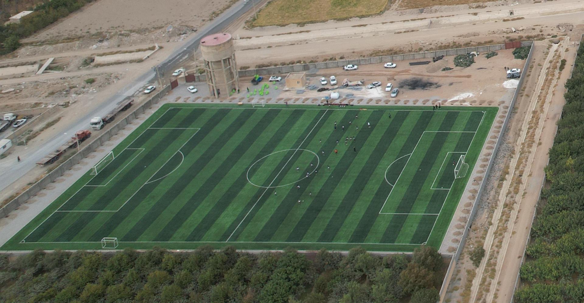 عکس ورزشگاه بزرگ چمن مصنوعی دهیاری زفره 