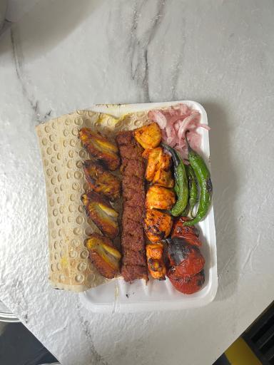 عکس تهیه غذای آناهیتا