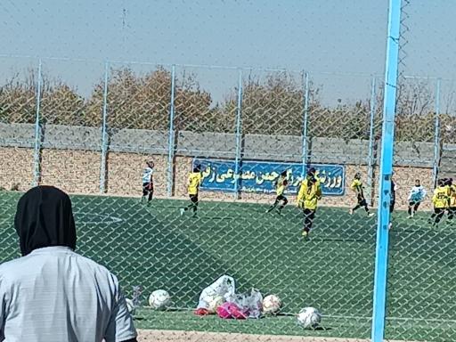 عکس ورزشگاه بزرگ چمن مصنوعی دهیاری زفره 