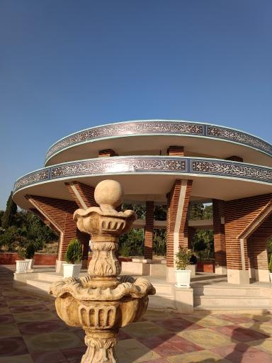 عکس مقبره شهدای گمنام دانشگاه آزاد تهران شمال