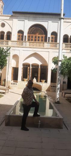 عکس خانه تاریخی تاج