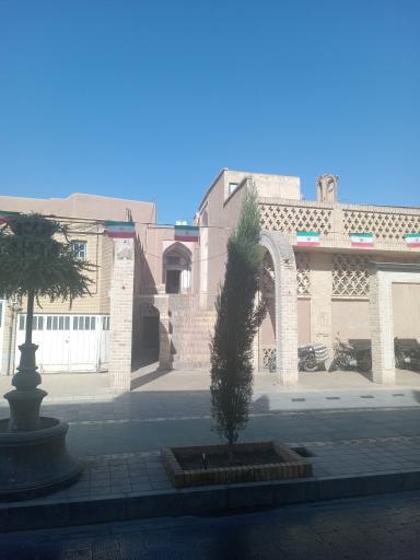 عکس خانه تاریخی تاج
