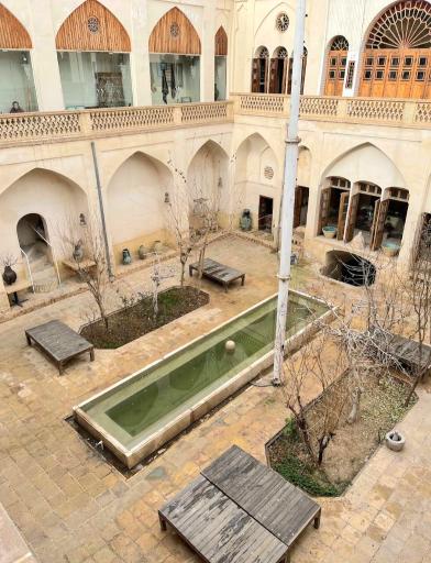 عکس خانه تاریخی تاج