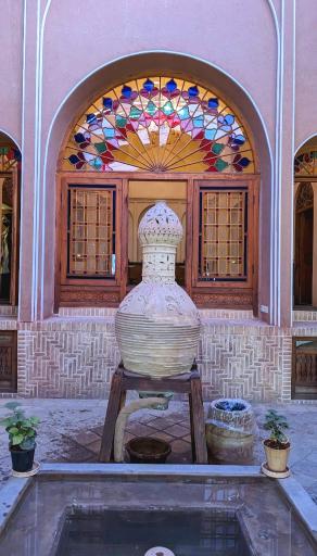 عکس خانه تاریخی تاج