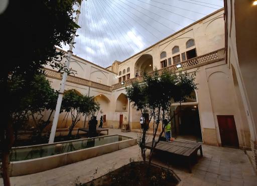 عکس خانه تاریخی تاج