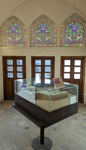 عکس خانه تاریخی تاج