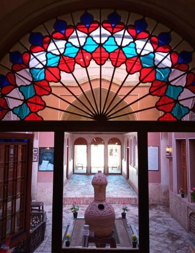 عکس خانه تاریخی تاج