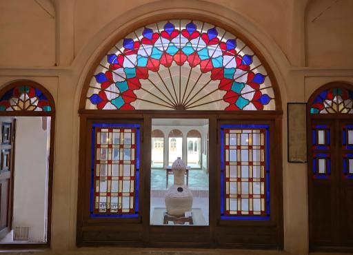 عکس خانه تاریخی تاج