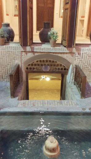 عکس خانه تاریخی تاج