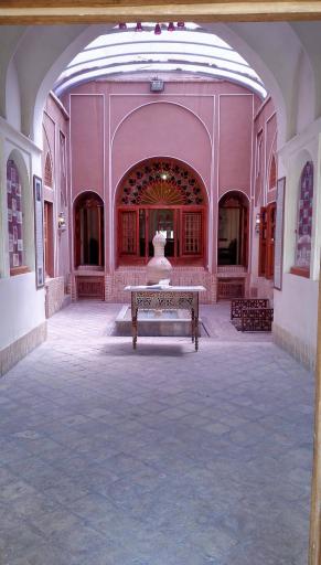 عکس خانه تاریخی تاج