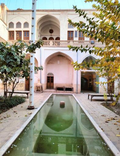 عکس خانه تاریخی تاج