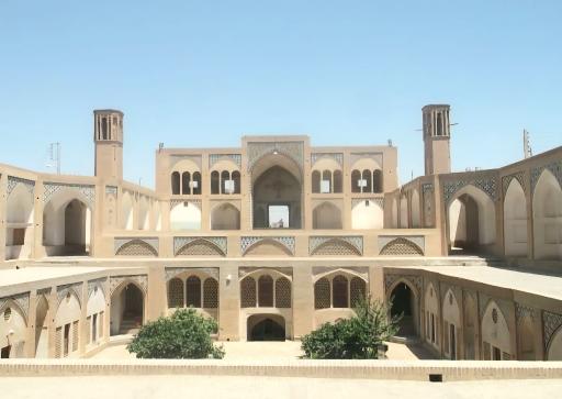 عکس خانه تاریخی تاج