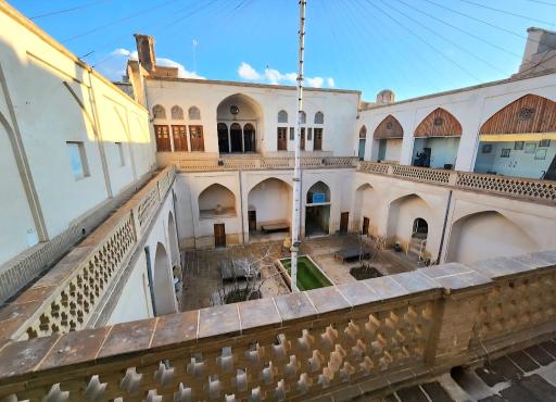 عکس خانه تاریخی تاج