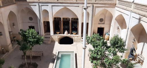 عکس خانه تاریخی تاج