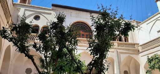 عکس خانه تاریخی تاج