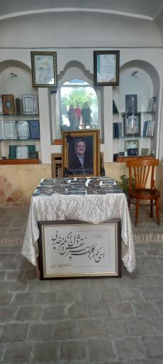 عکس خانه تاریخی تاج