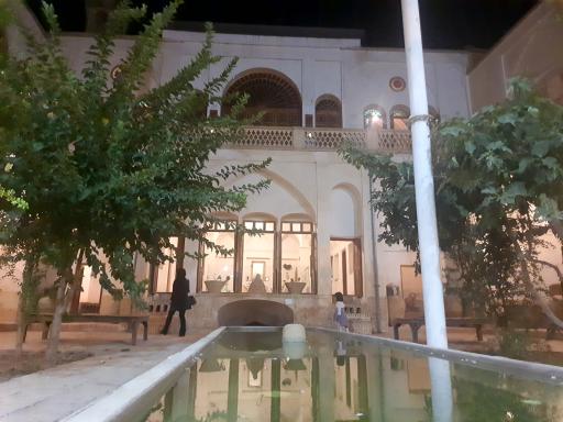 عکس خانه تاریخی تاج