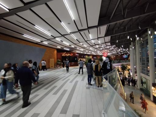 عکس رستوران بزرگی