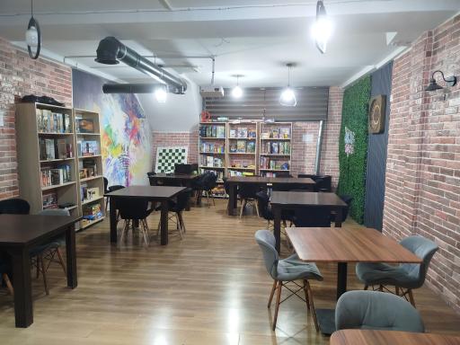 عکس کافه بازی اندیشه