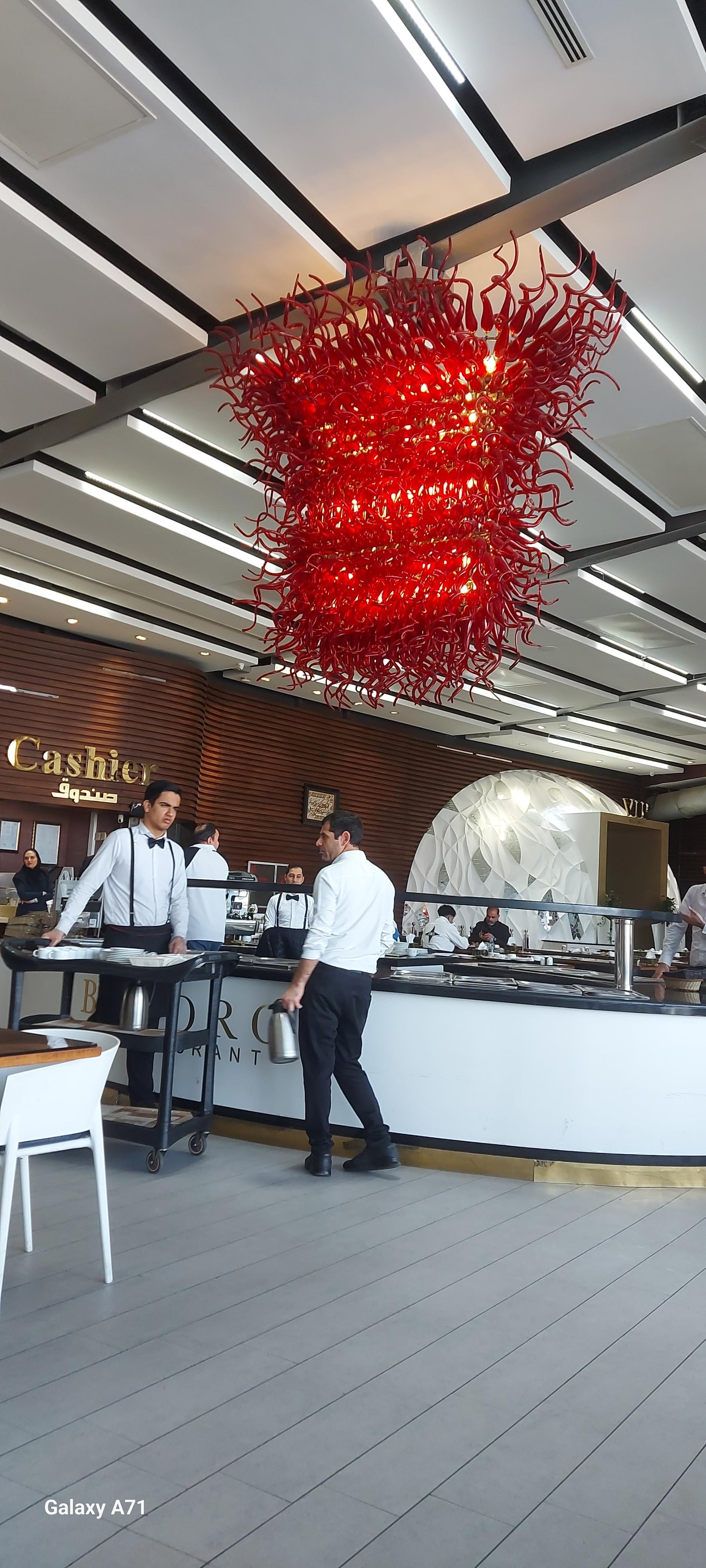 عکس رستوران بزرگی