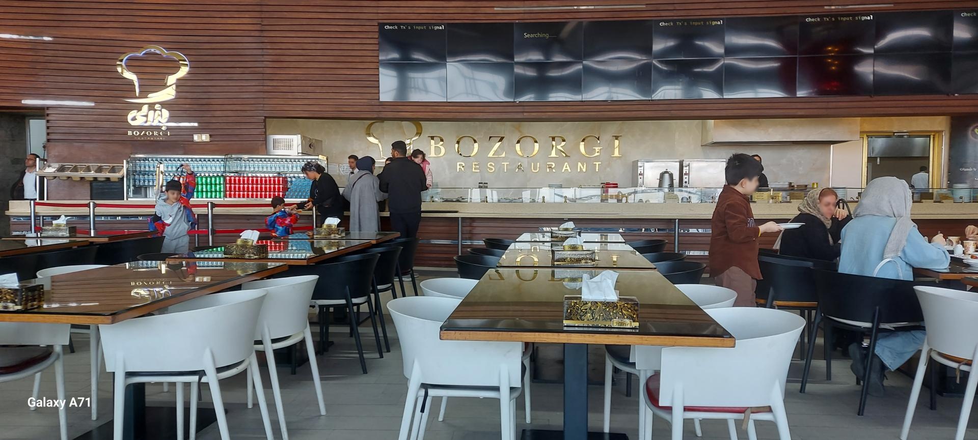 عکس رستوران بزرگی