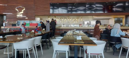 عکس رستوران بزرگی