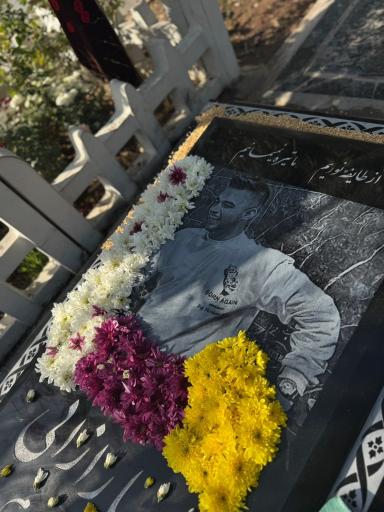 عکس مزار پوریا رازانی