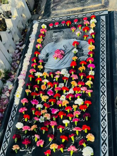 عکس مزار پوریا رازانی